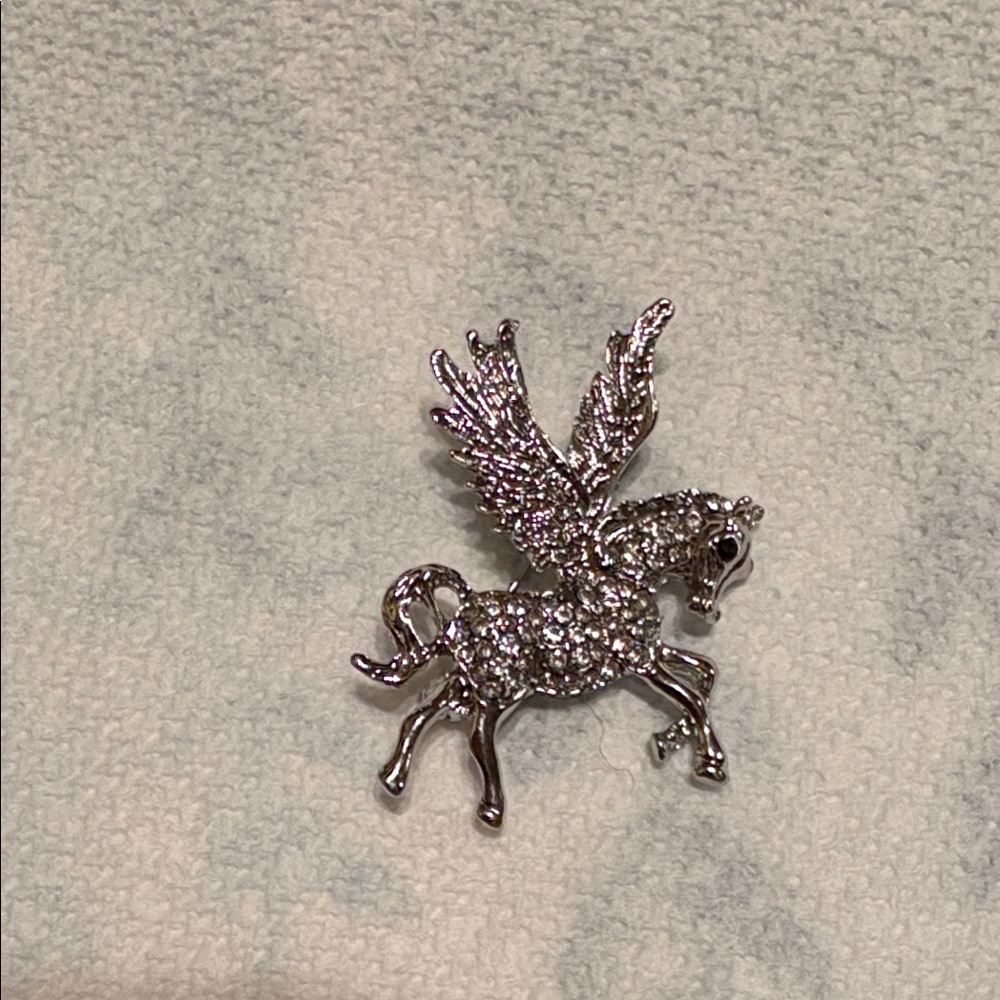 🌹New Arrival🌹Rhinestone Pegasus Brooch - Silver Sparkle
